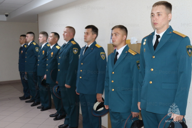 Пожарно-спасательную службу главного управления пополнили выпускники ВУЗов МЧС России