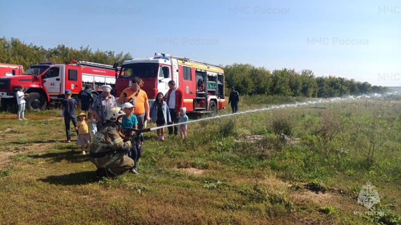 Радостные эмоции и важные знания получили ребята на празднике «Юный пожарный»