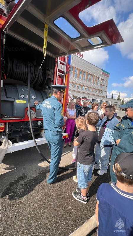 Первоклассный праздник для будущих школьников от пожарных 3 ПСЧ