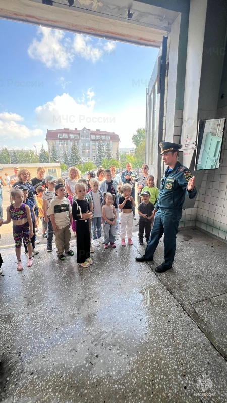 Первоклассный праздник для будущих школьников от пожарных 3 ПСЧ