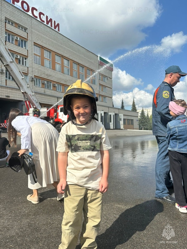 Первоклассный праздник для будущих школьников от пожарных 3 ПСЧ