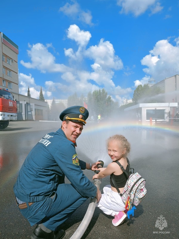 Первоклассный праздник для будущих школьников от пожарных 3 ПСЧ