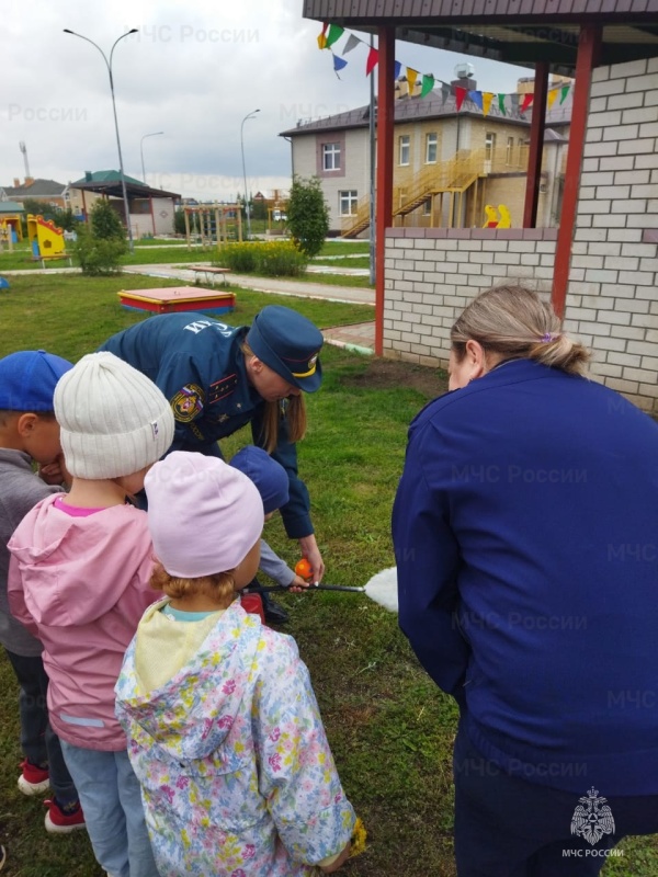 "Спички, пожары, огонь и костры, только в рисунках пусть будут они..."