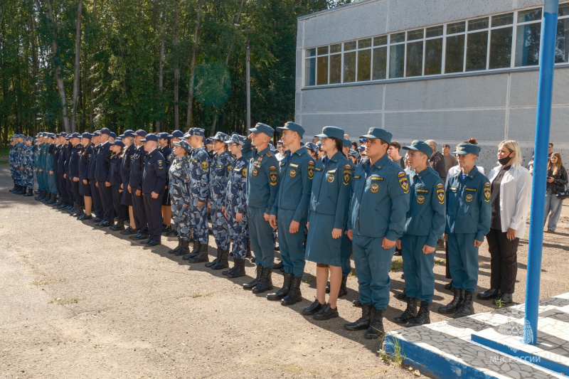 Будущие огнеборцы примерили первые погоны