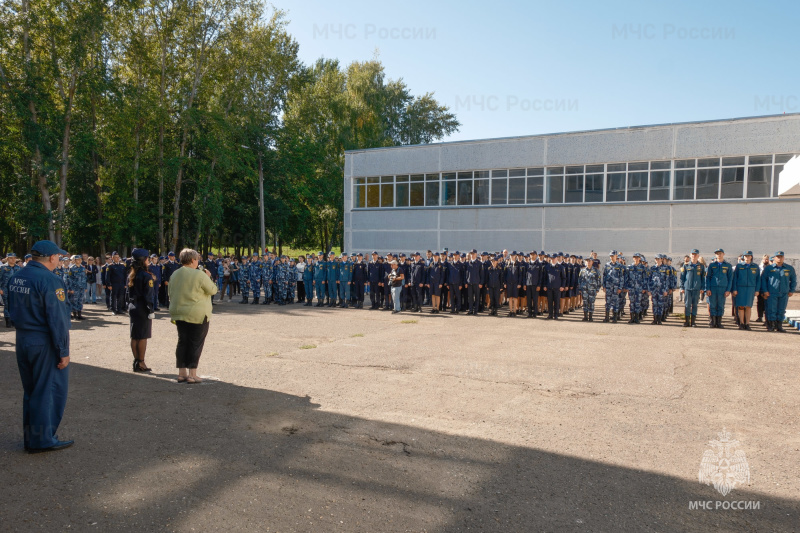 Будущие огнеборцы примерили первые погоны