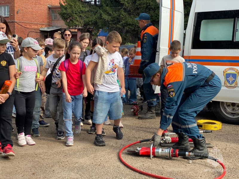 Урок третьеклашек – в «школе» пожарных